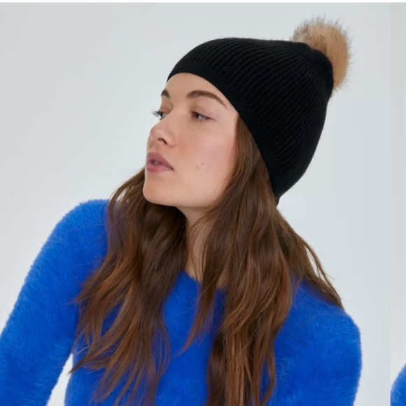 Aritzia Sunday Best Green Pom Pom Snow Day Beanie - Picture 2 of 6